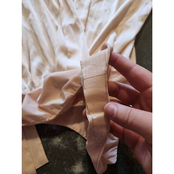 NWOT House of CB Aliza Blush Satin Cross Over Bodysuit sz Medium - Picture 5 of 6